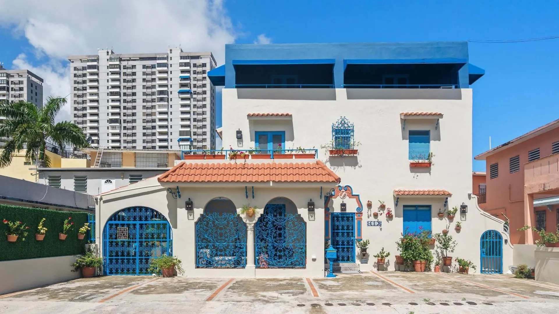 Artistic One-Bedroom Garden Apartment In Sj Mm9 San Juan