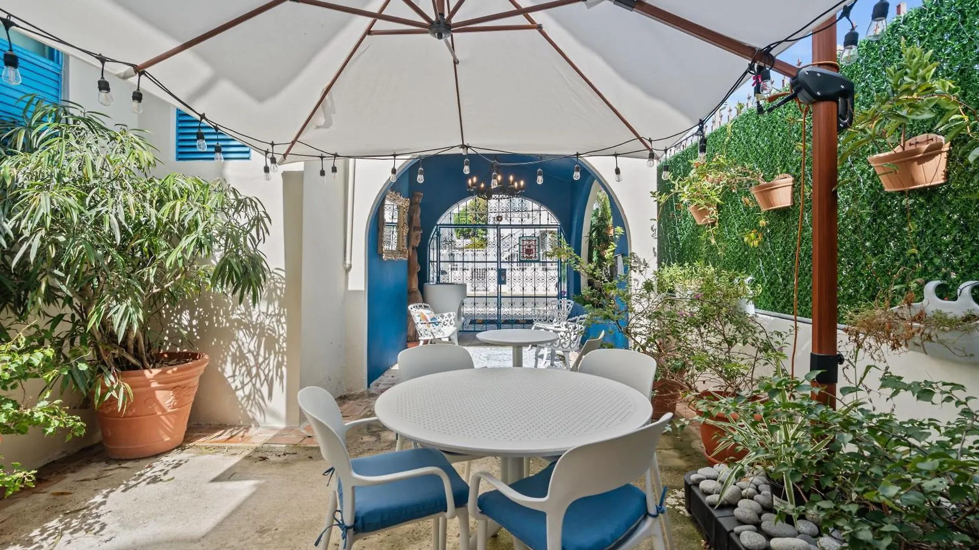 Artistic One-Bedroom Garden Apartment In Sj Mm9 San Juan