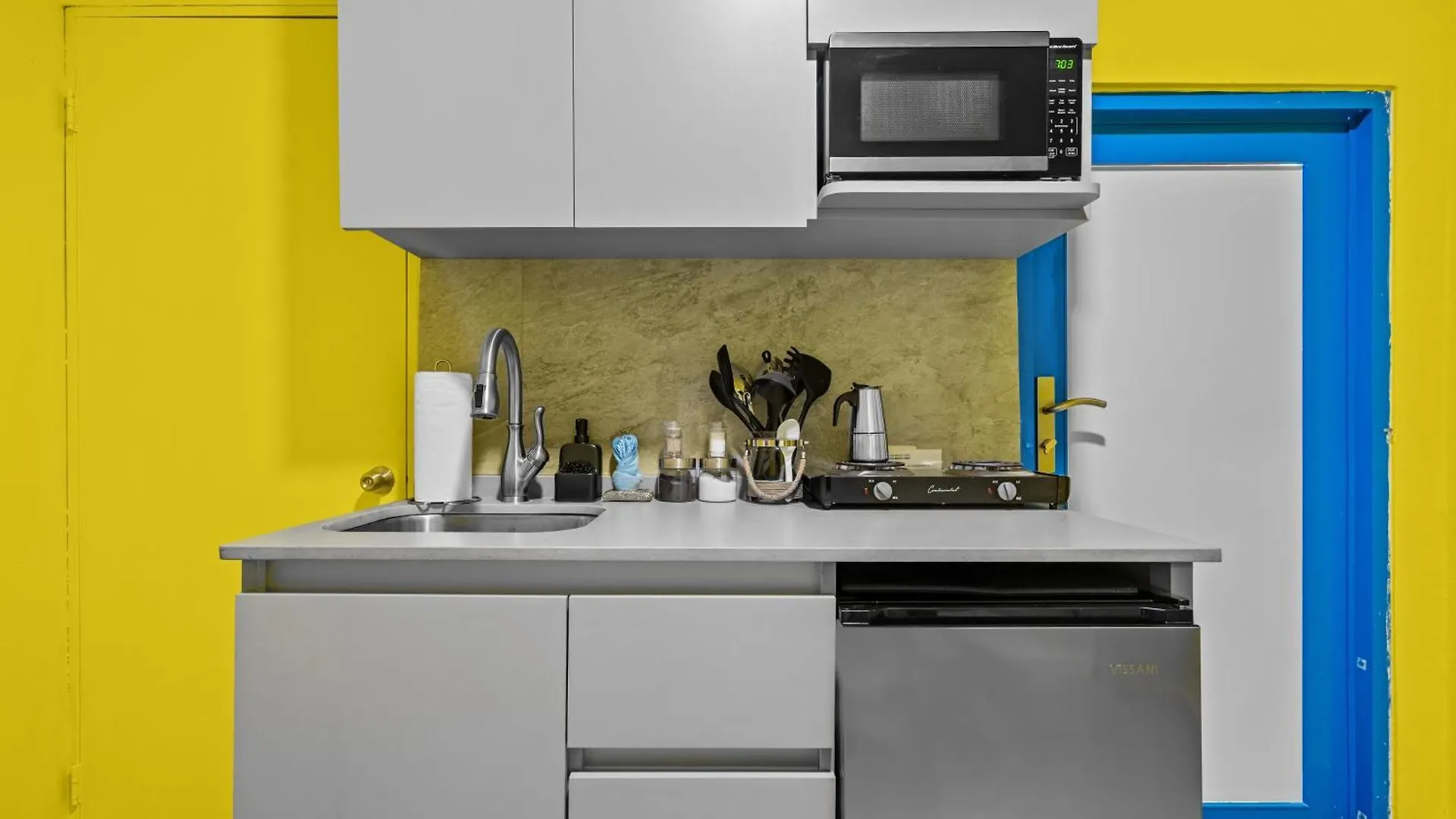 Artistic One-Bedroom Garden Apartment In Sj Mm9 San Juan